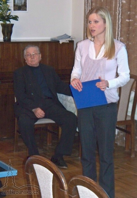 01_Linda Netusilova zahajuje setkani s profesorem Smokem.jpg